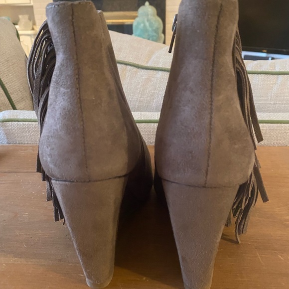 Madden Girl Taupe Fringe Suede Booties 8 - Picture 2 of 4